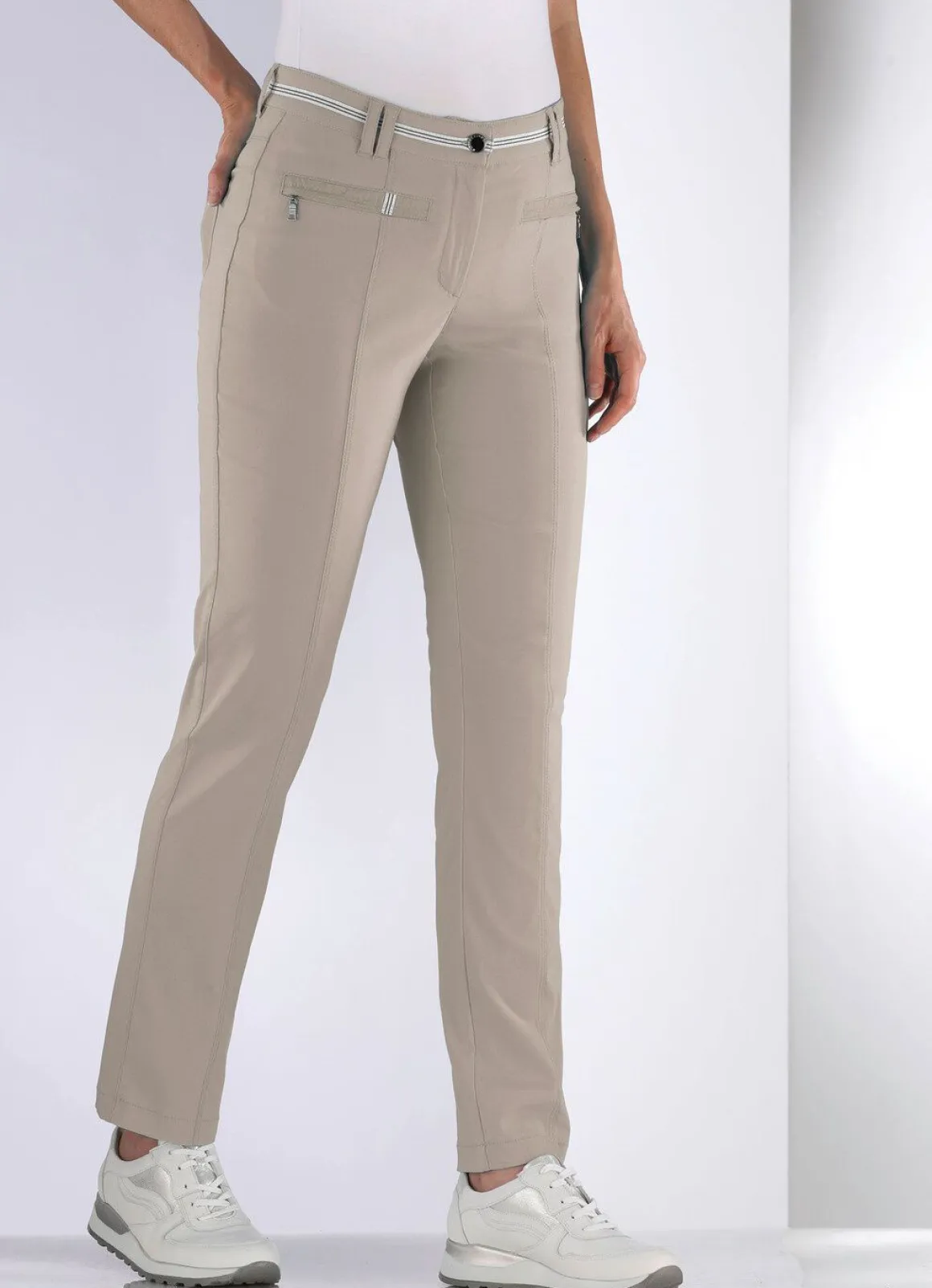 Aufwendig gearbeitete Hose