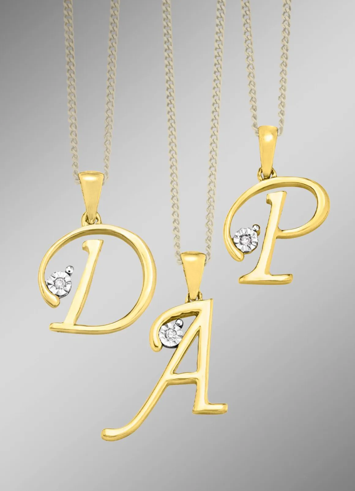 Buchstabenanhänger mit Brillant