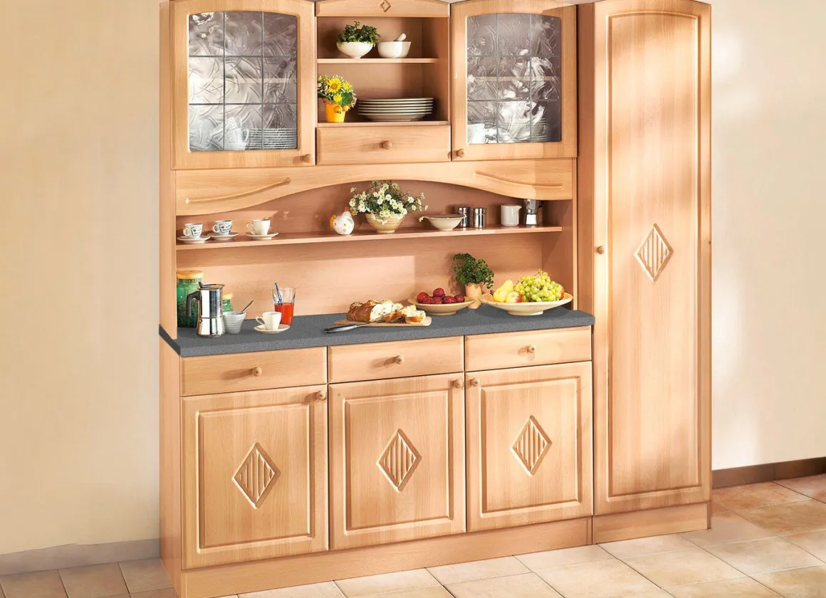 Buffetschrank mit profilierter Front