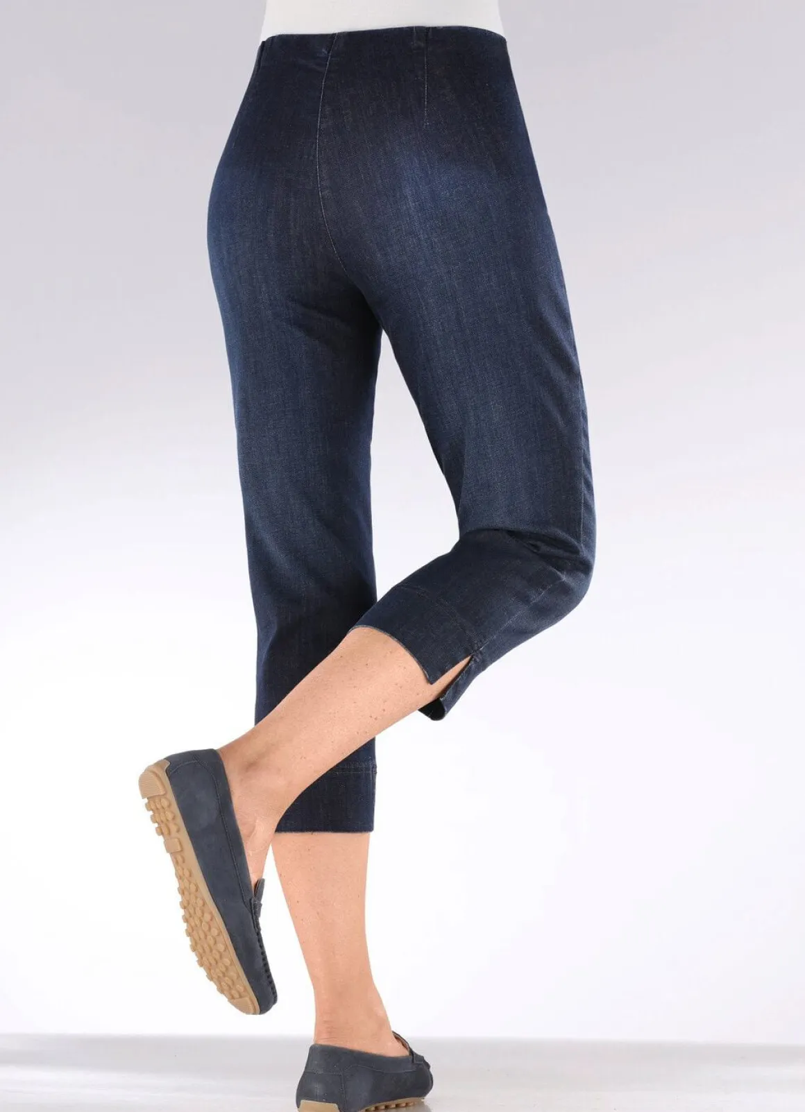 Capri-Jeans mit streckenden Biesen