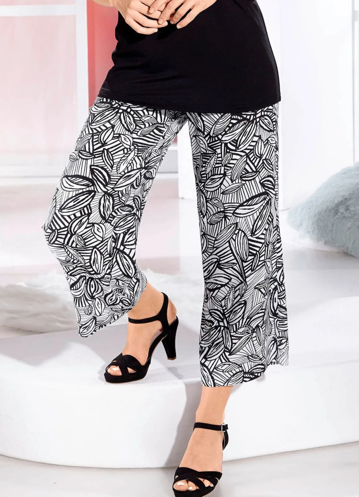 Culotte in floraler Dessinierung