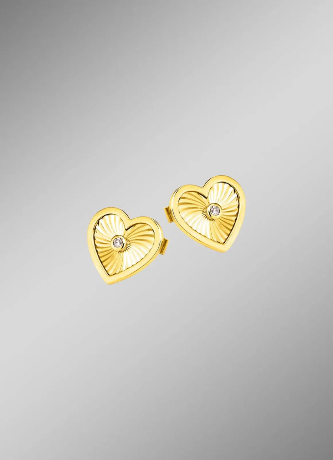 Diamantierte Herz-Ohrstecker