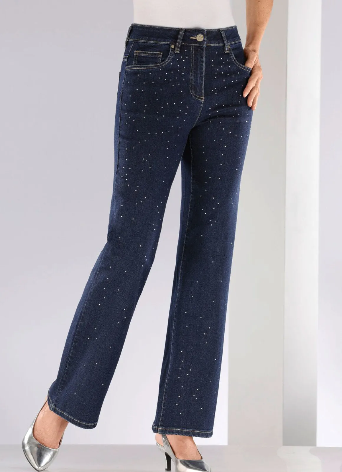 Edel-Jeans mit dekorativer Strasszier
