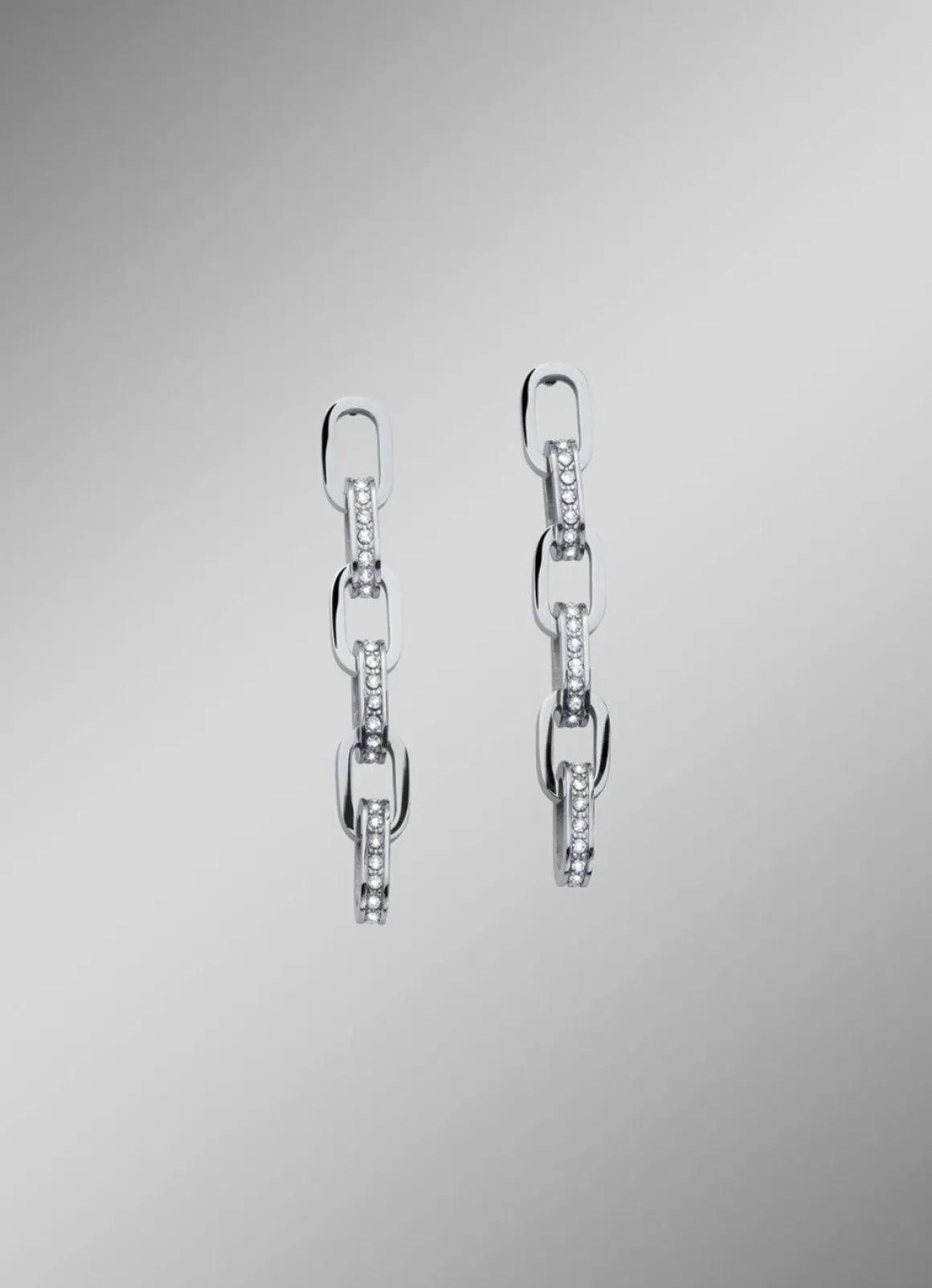 Elegante Ohrstecker mit funkelnden Kristallen