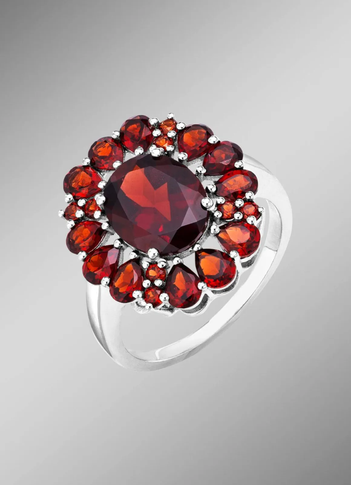 Eleganter Damenring mit Granat