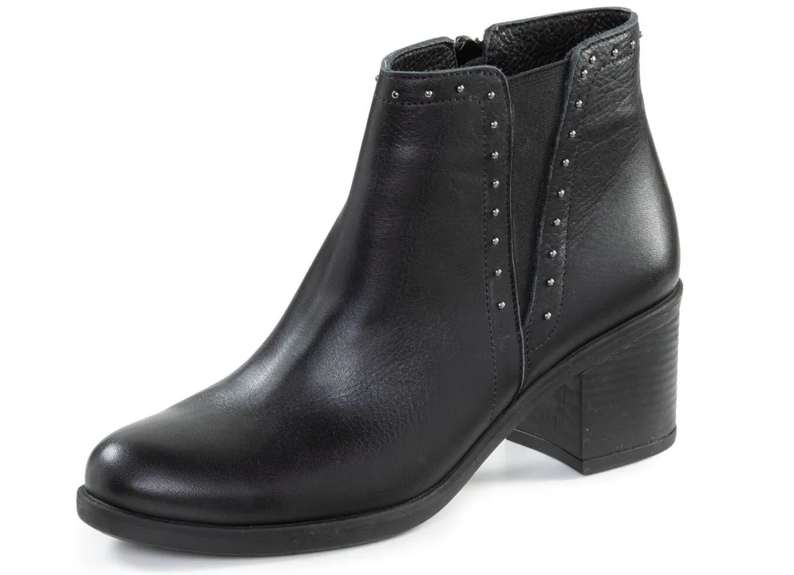 ELENA EDEN Stiefelette mit angesagten Ziernieten