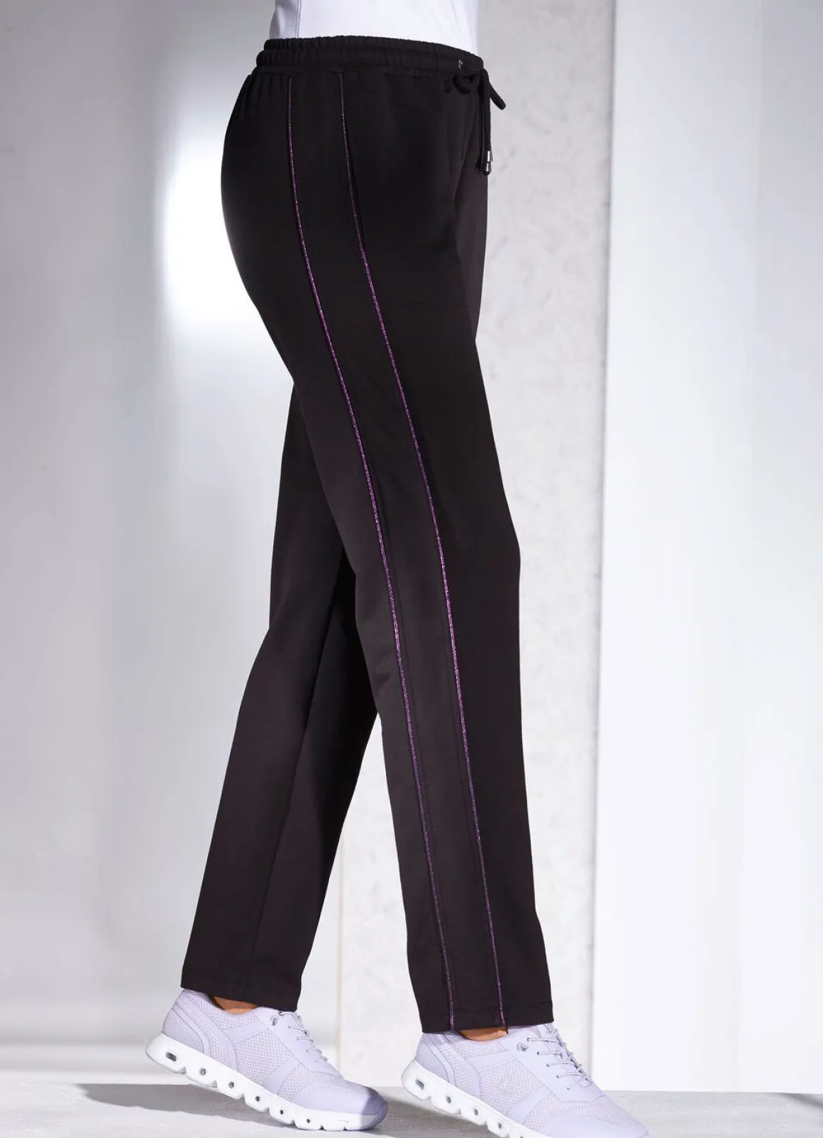 Freizeithose mit seitlichen Paspeln