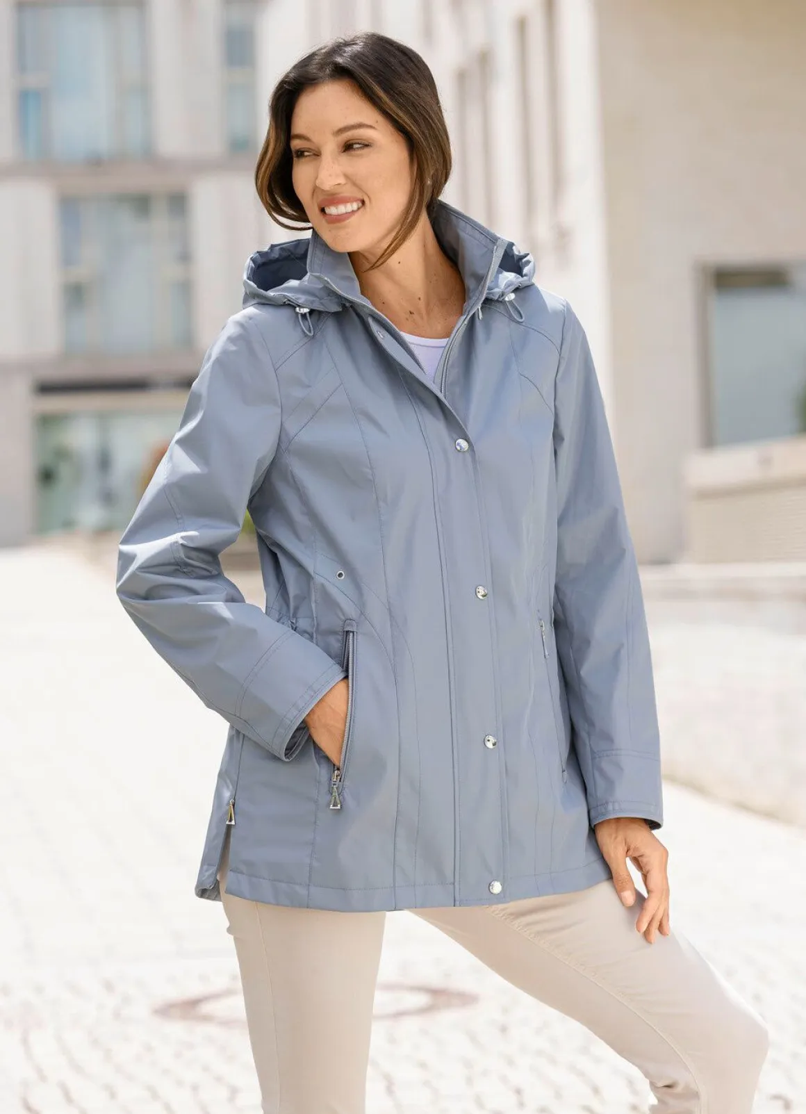 Funktionsjacke mit abnehmbarer Kapuze