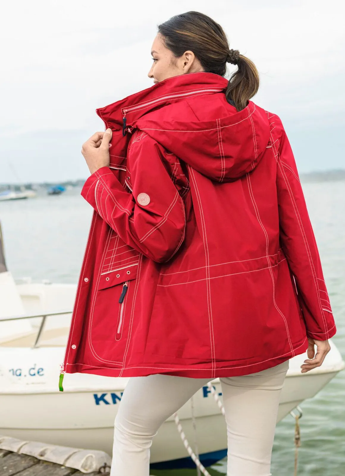 Funktionsjacke mit abnehmbarer Kapuze
