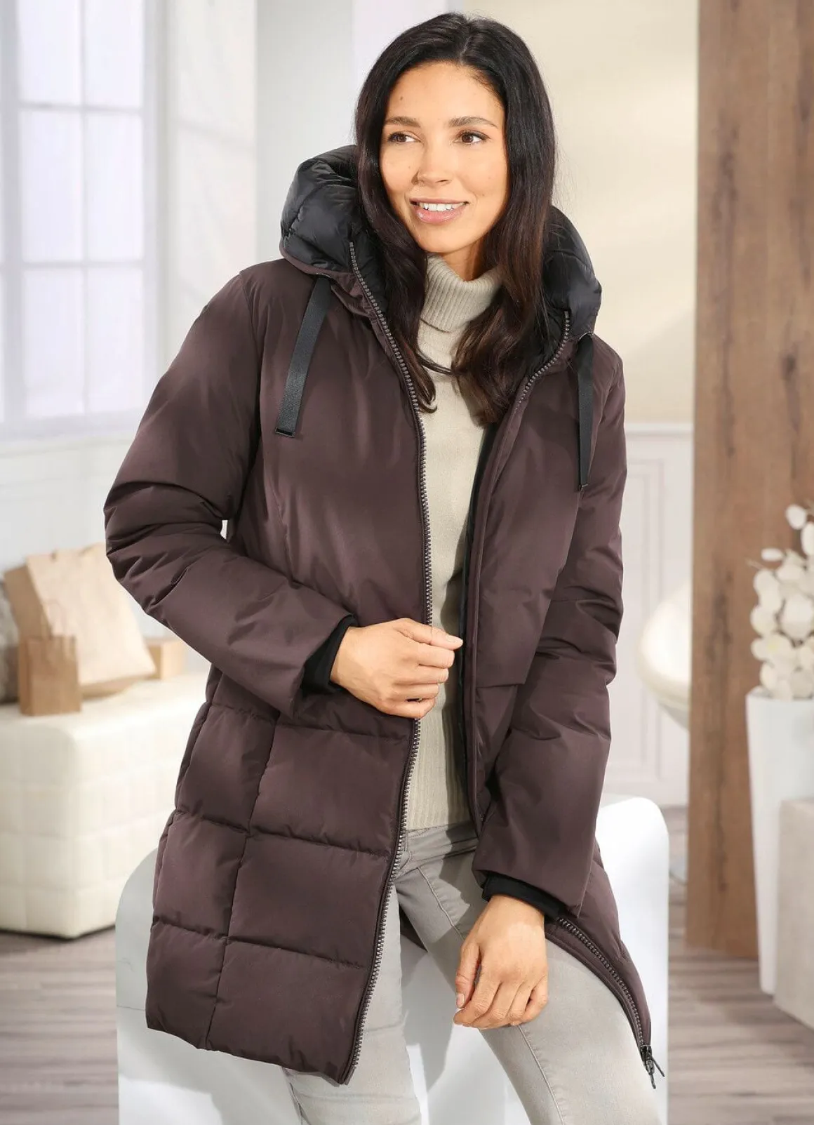 Funktions-Longparka mit angeschnittener Kapuze