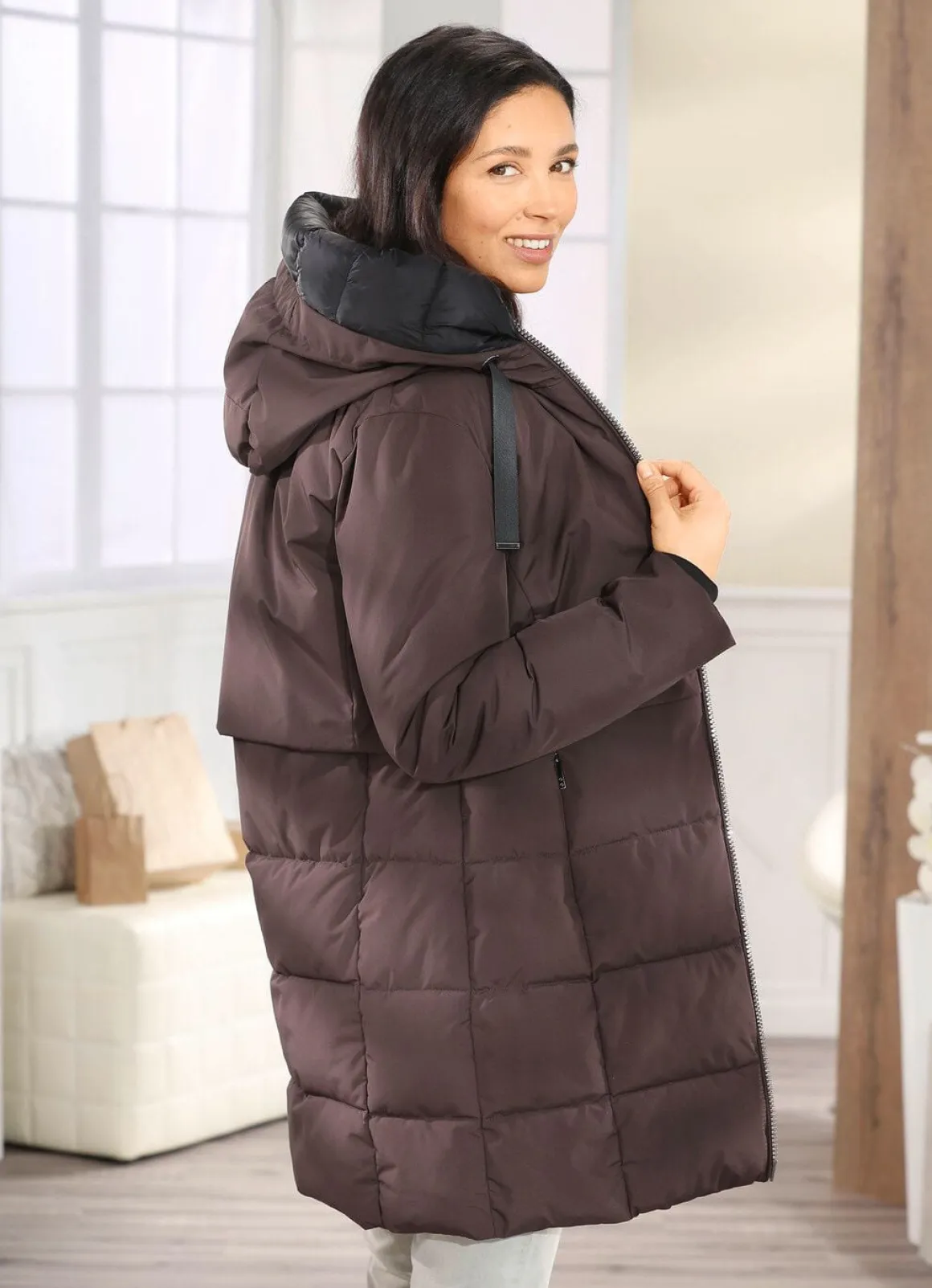 Funktions-Longparka mit angeschnittener Kapuze