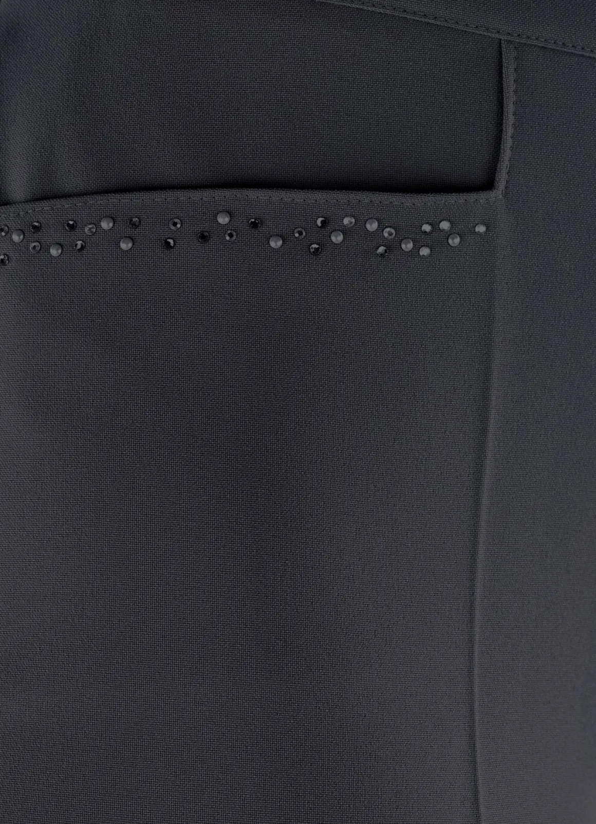 Hose mit funkelndem Perlen- und Glitzersteinchenbesatz