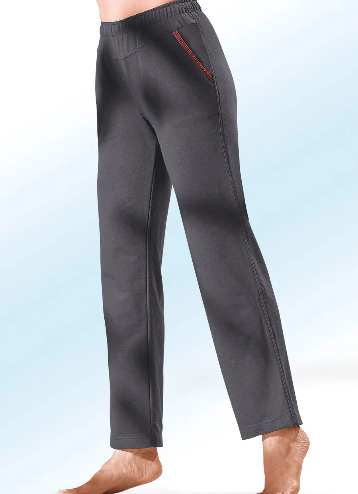 Hose mit Glanzgarn besticktem Zierband