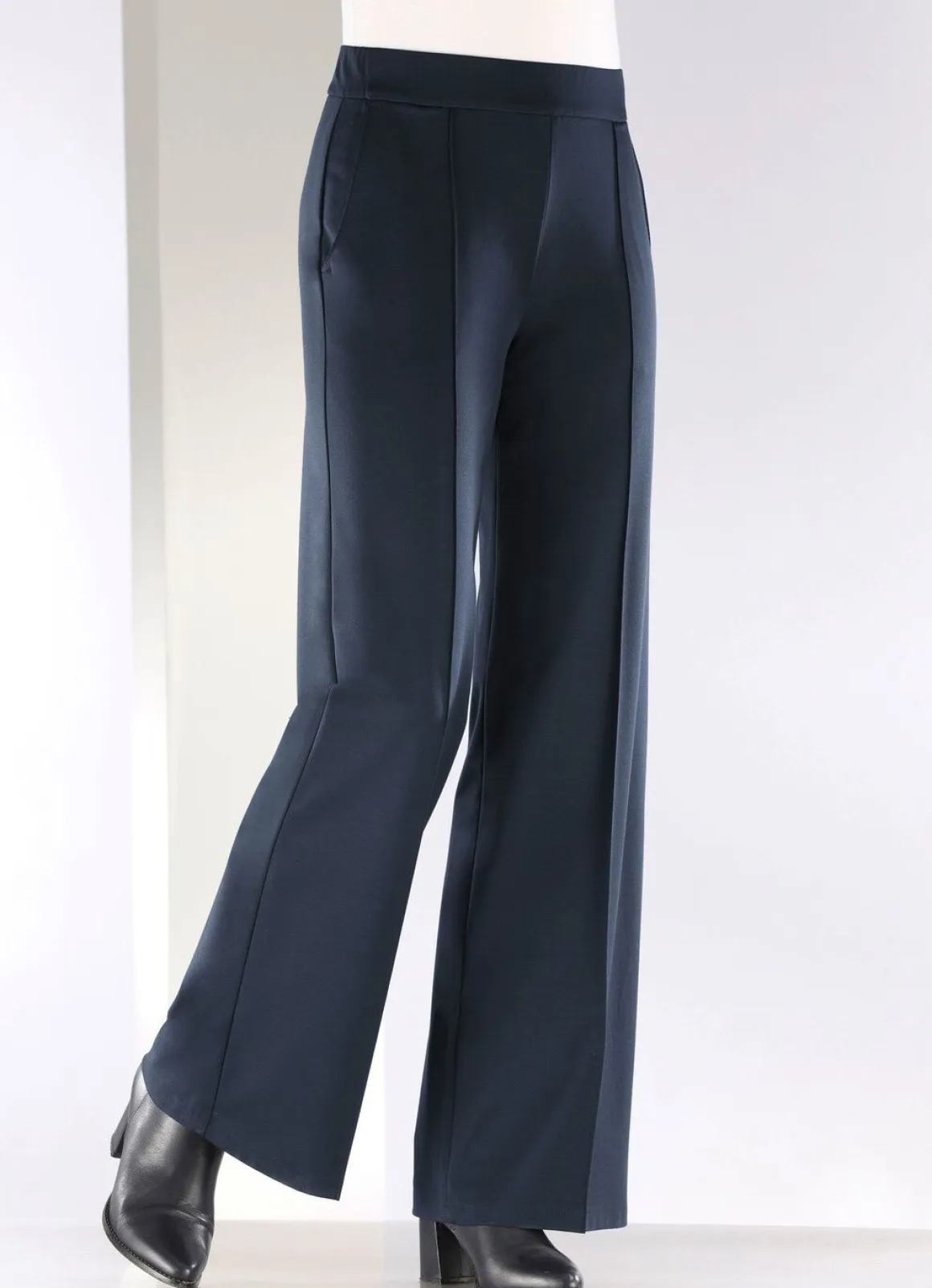 Hose mit streckenden Biesen