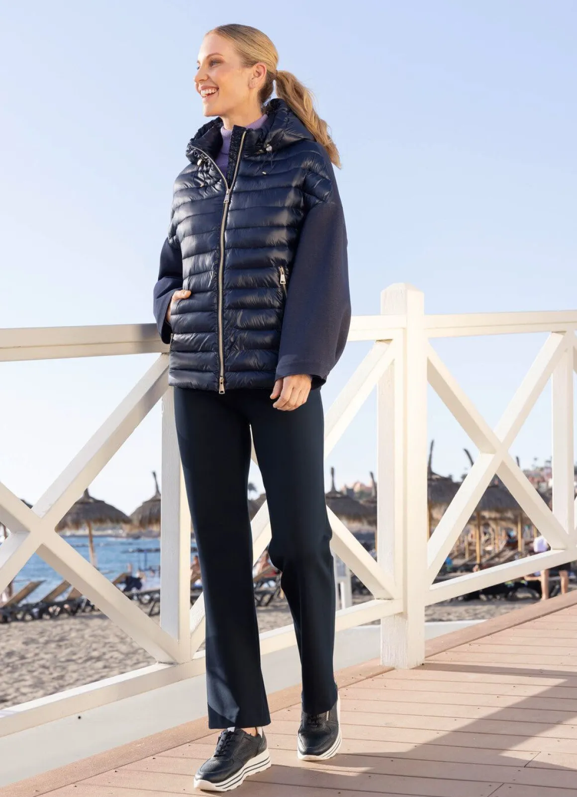 Jacke in trendaktuellem Materialmix