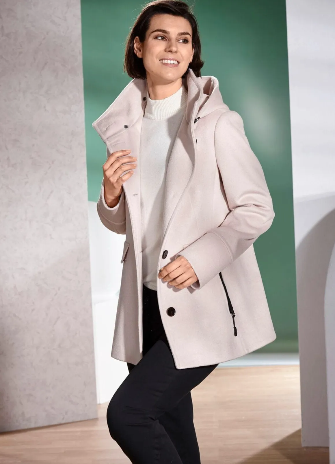 Jacke mit abnehmbarer Kapuze