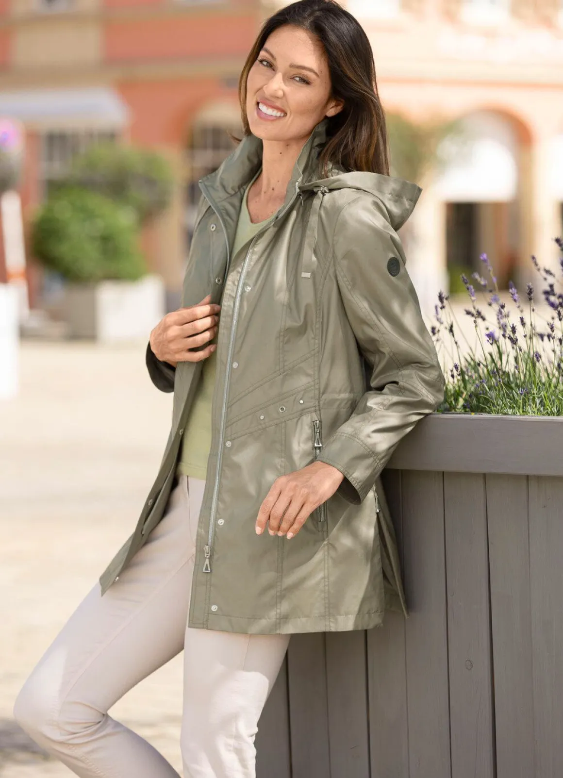 Jacke mit abnehmbarer Kapuze
