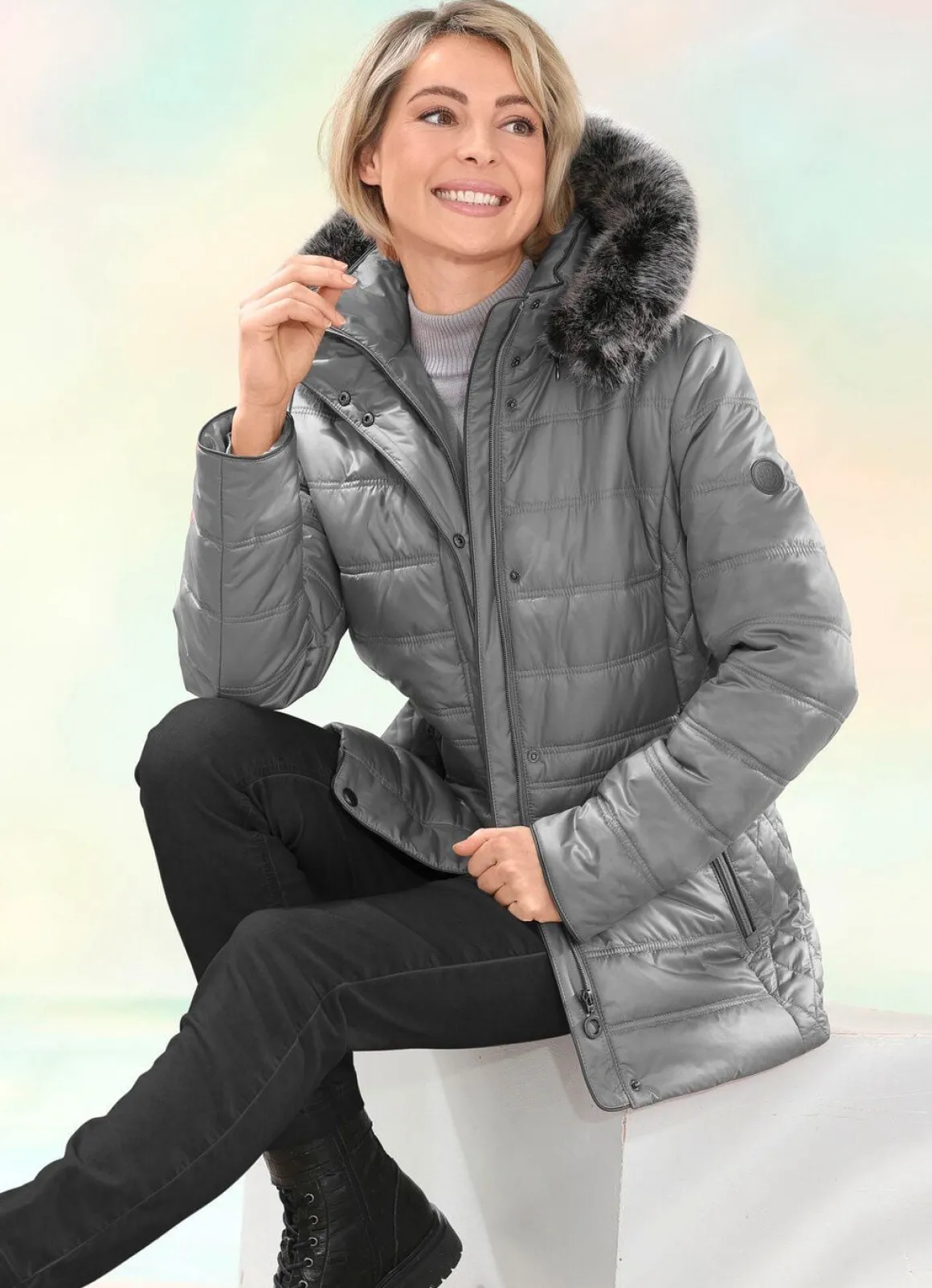 Jacke mit abnehmbarer Kapuze
