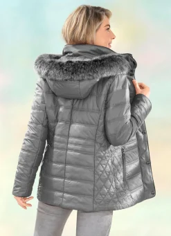 Jacke mit abnehmbarer Kapuze