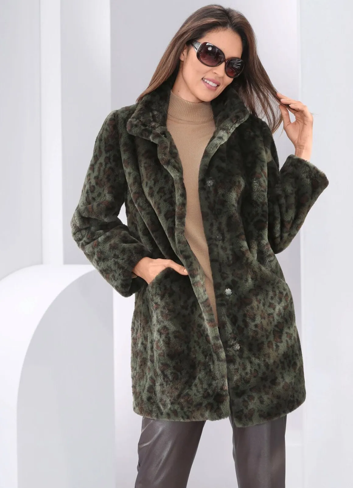 Jacke mit trendgenauem Raubtierfell-Dessin