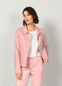 Jeansjacke mit stiltypischen Nähten