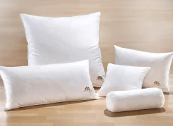 Kissenserie mit goldfarbener Satin-Biese
