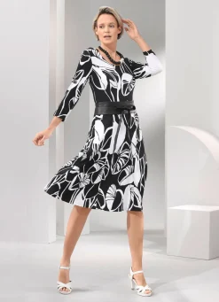 Kleid in schwingender Form