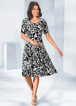 Kleid in schwingender Form