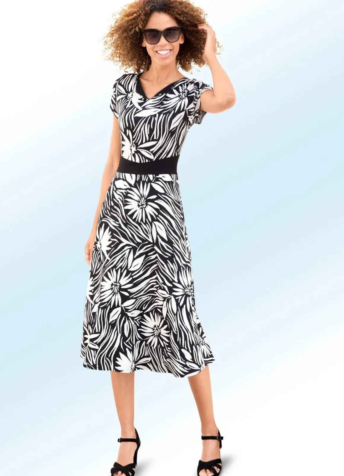 Kleid mit aparter Kragenlösung
