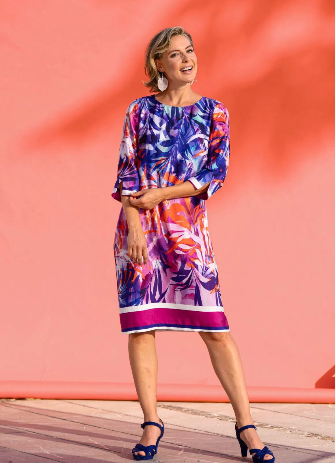 Kleid mit ausdruckstarkem Bordürendruck