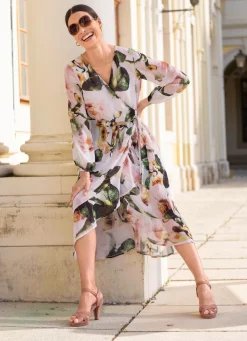 Kleid mit Bindegürtel
