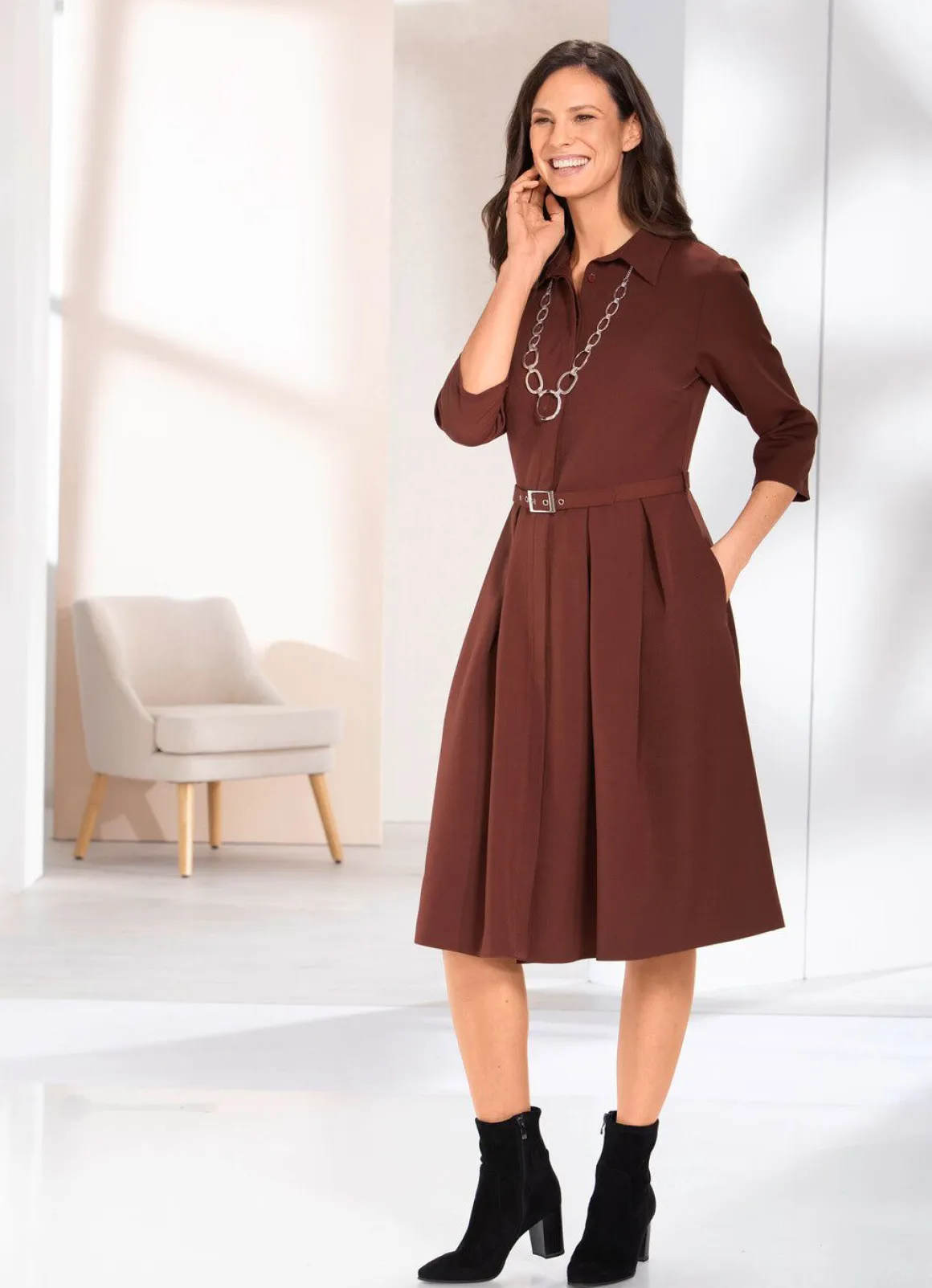 Kleid mit Gürtel