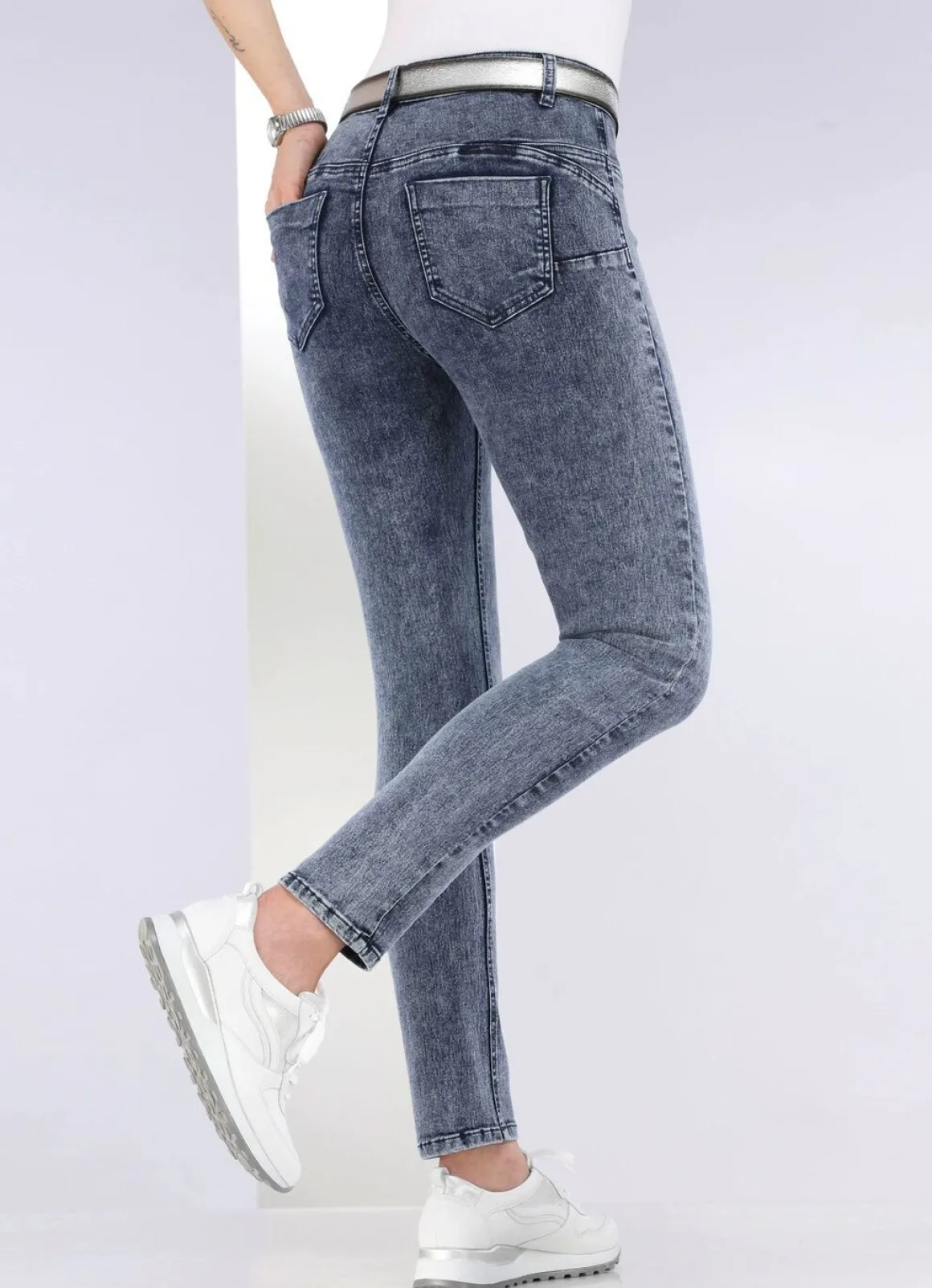 Knöchellange, figurformende Jeans
