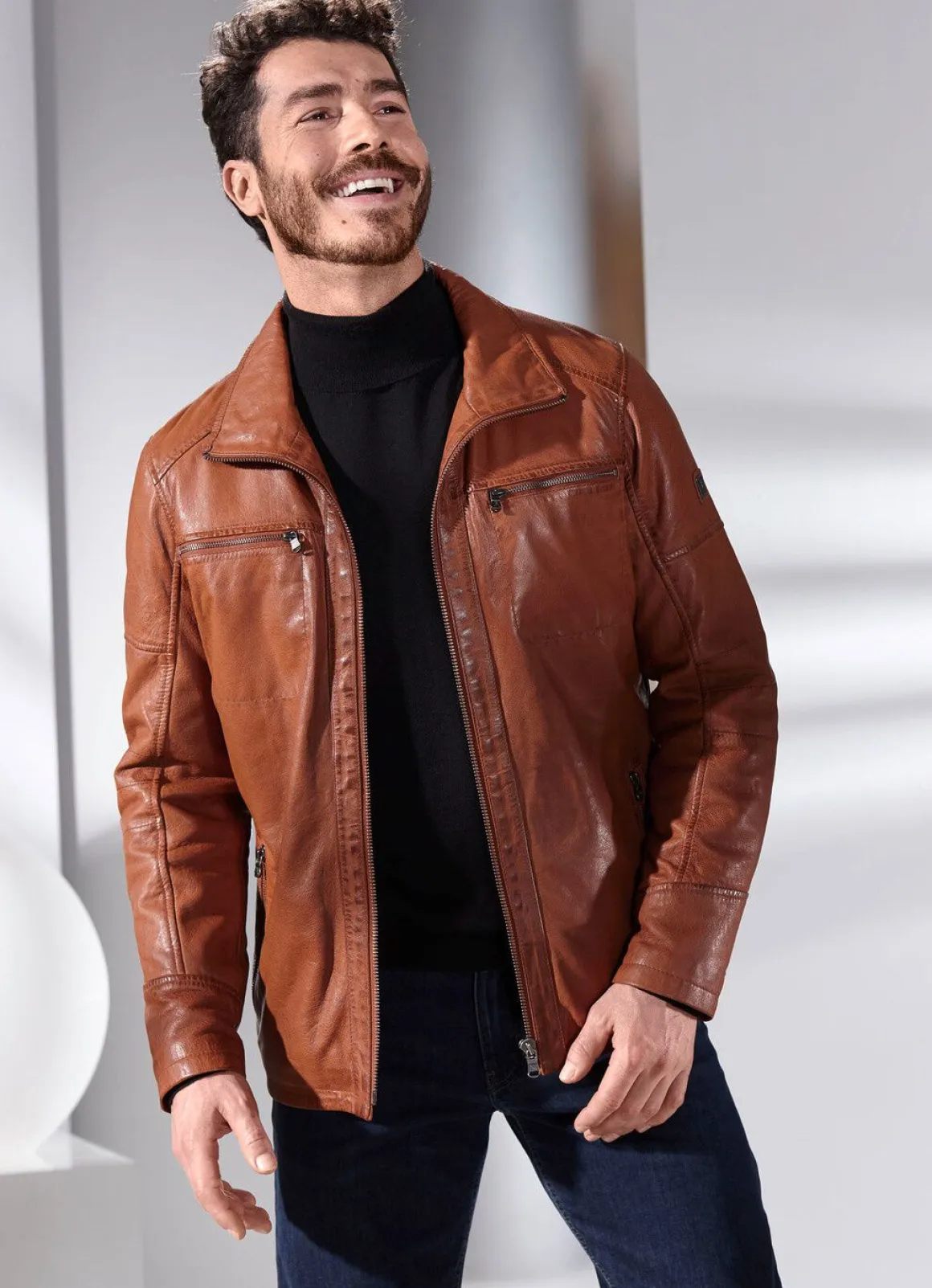 Lederkurzjacke mit Stehumlegekragen
