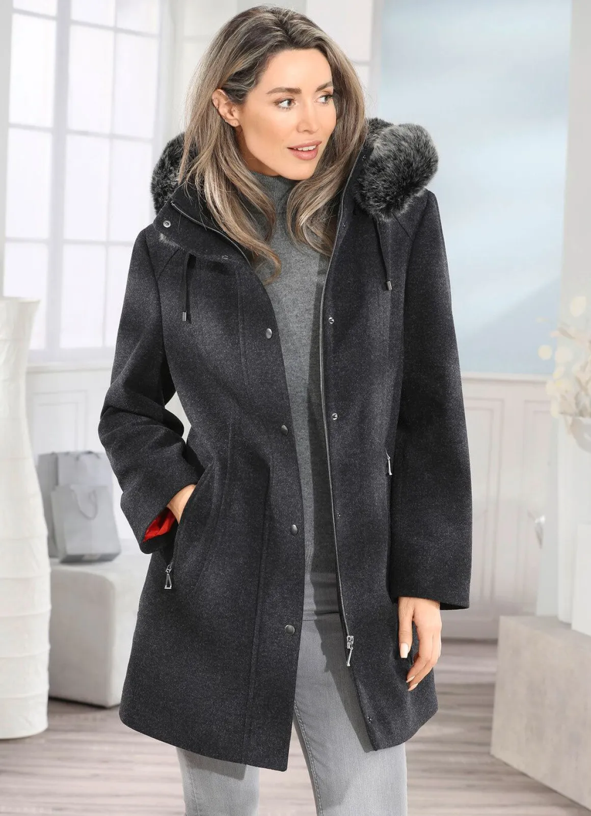 Longjacke mit abnehmbarer Kapuze