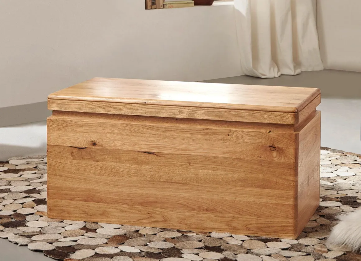 Massivholz Truhe mit gerundeten Ecken und Kanten