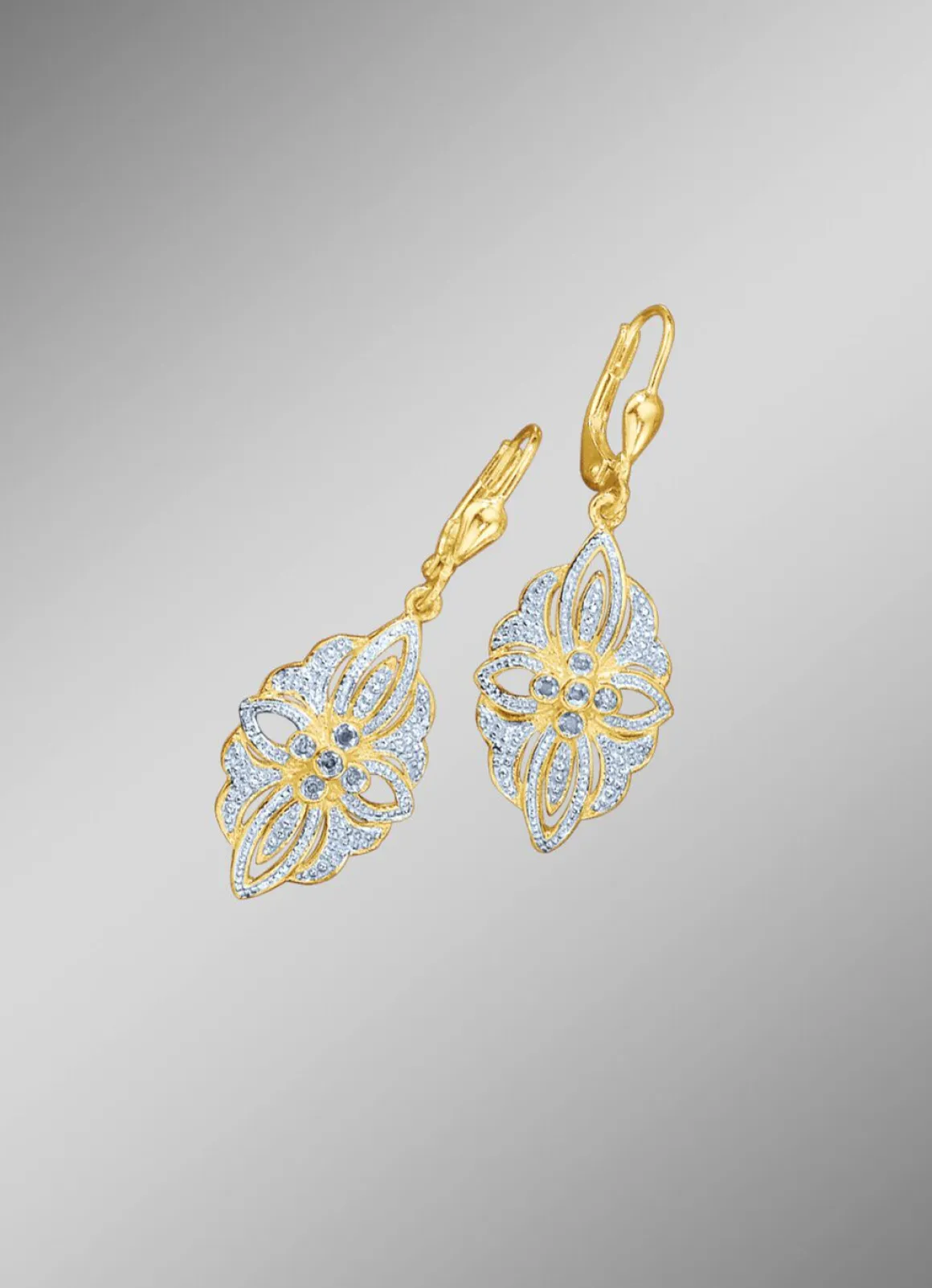 Ohrringe mit Diamanten im Blumendesign