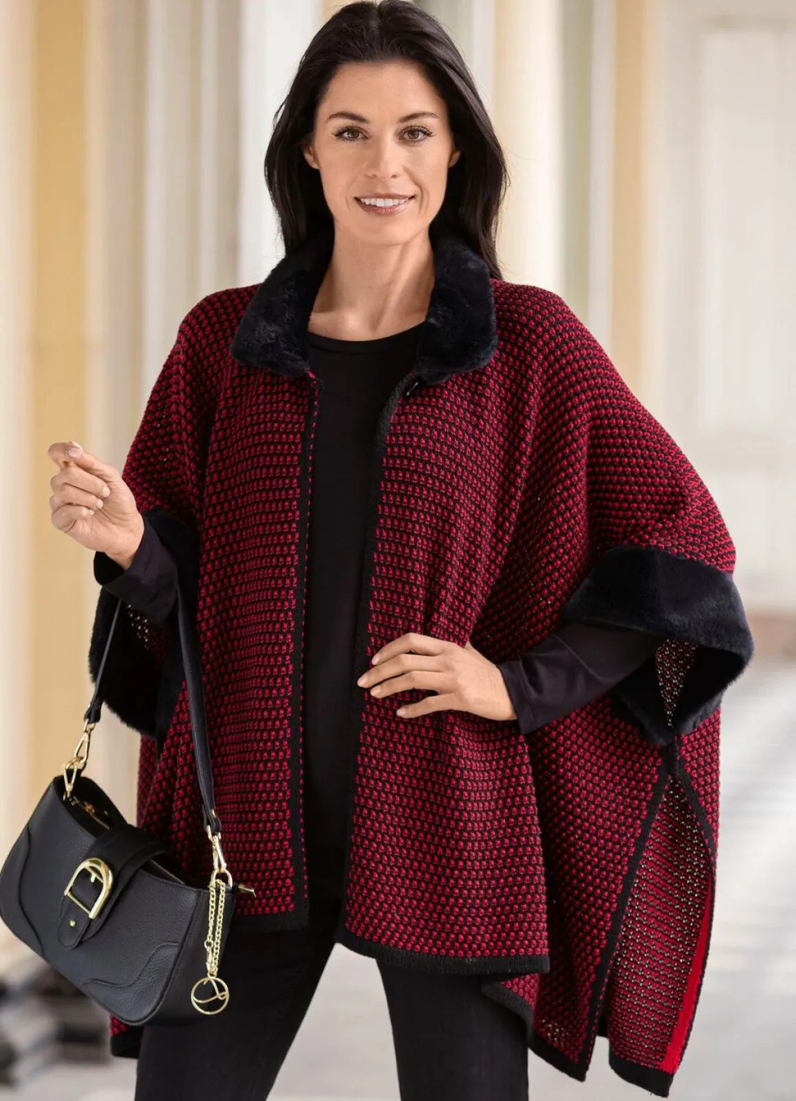 Poncho mit Kunstpelzbesätzen