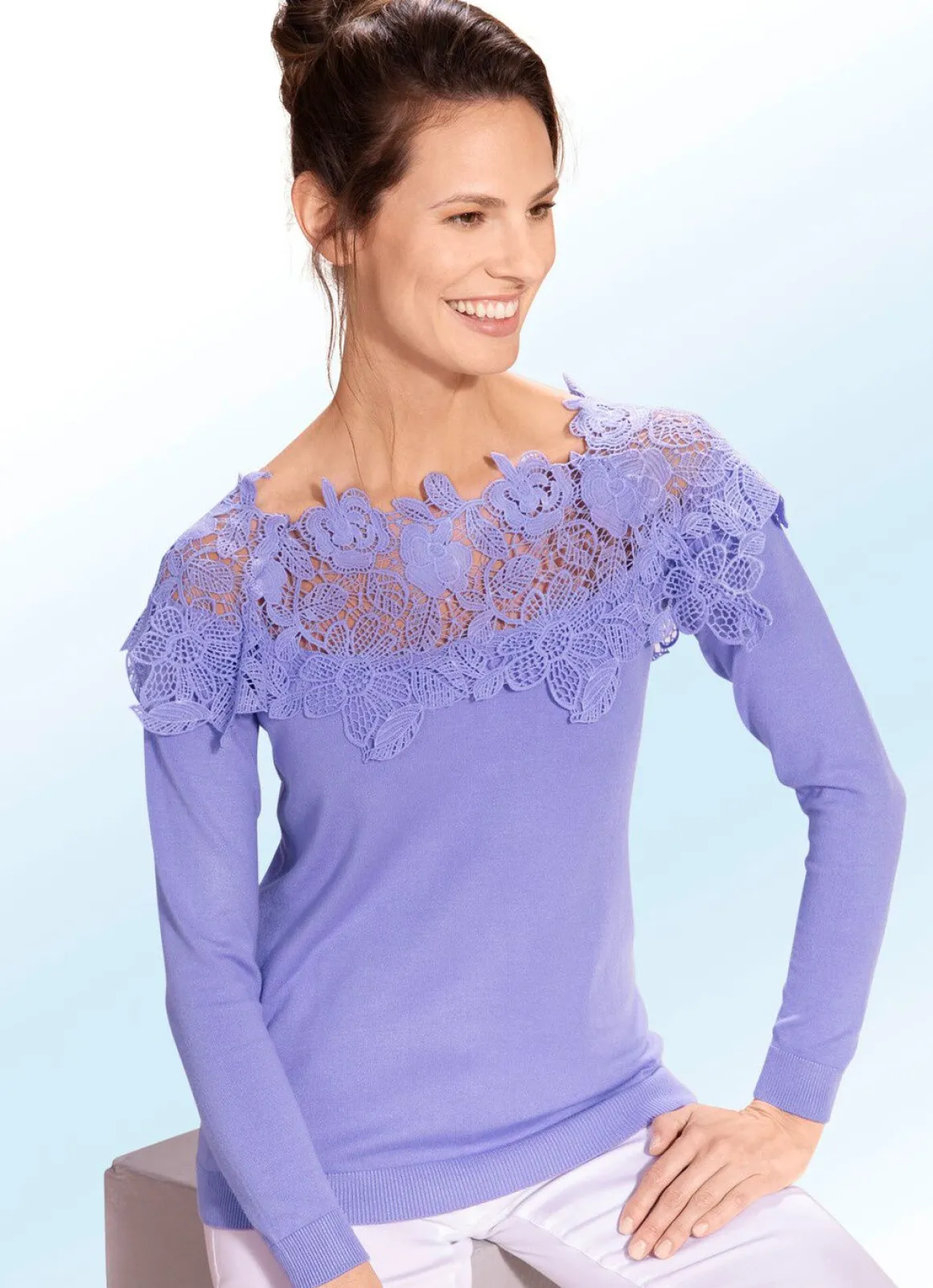 Pullover mit edlem Spitzenbesatz