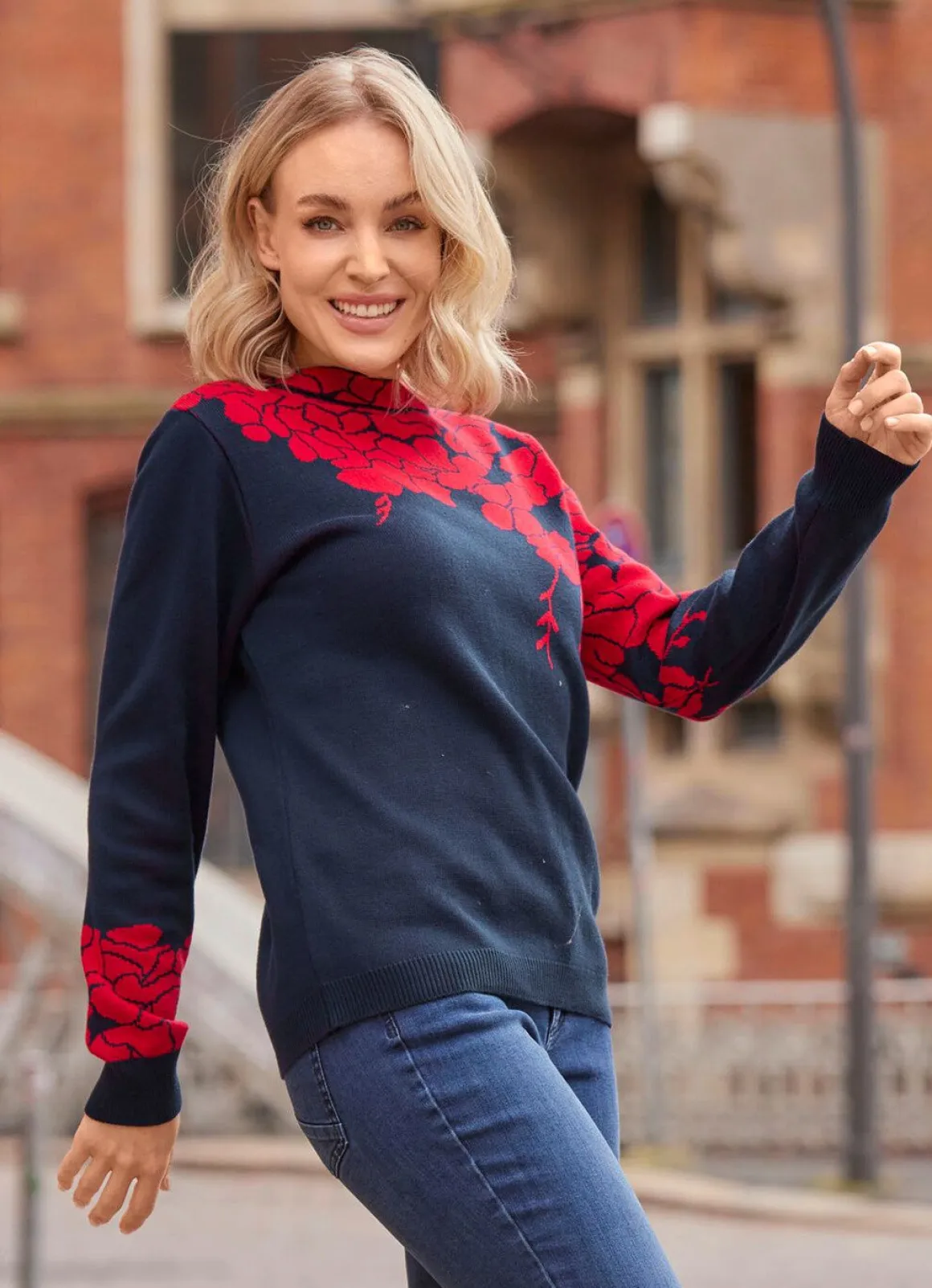 Pullover mit floralen Jacquardakzenten