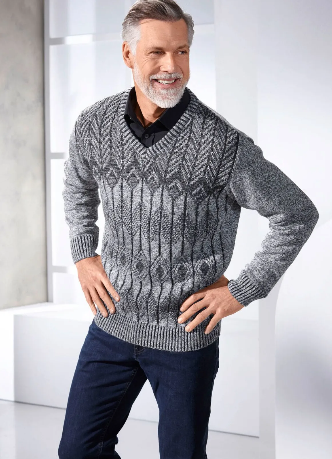 Pullover mit V-Ausschnitt in 2 Farben