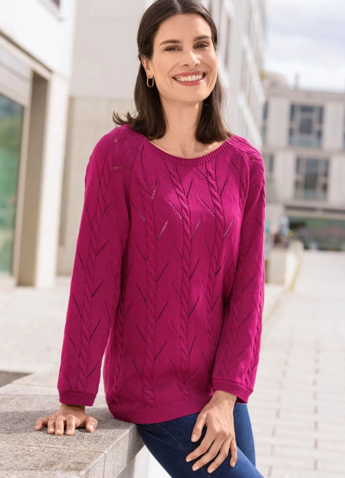 Pullover mit Zopfstrukturen und Ajourmustermix