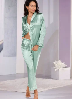 Schlafanzug von Laurina aus Satin und durchgeknöpft