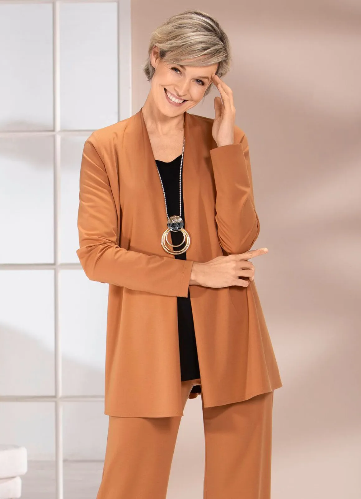Shirtjacke in verschlussloser Form in 4 Farben