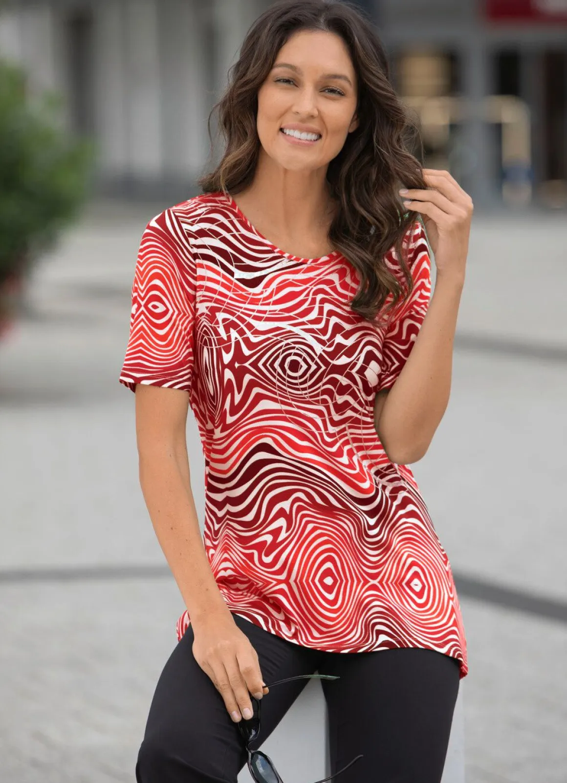 Shirt mit silberfarbener Folie im Vorderteil in 2 Farben