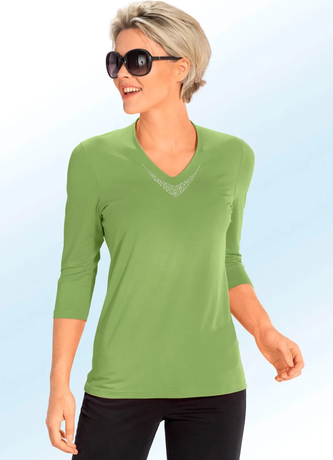 Shirt mit V-Ausschnitt in 5 Farben