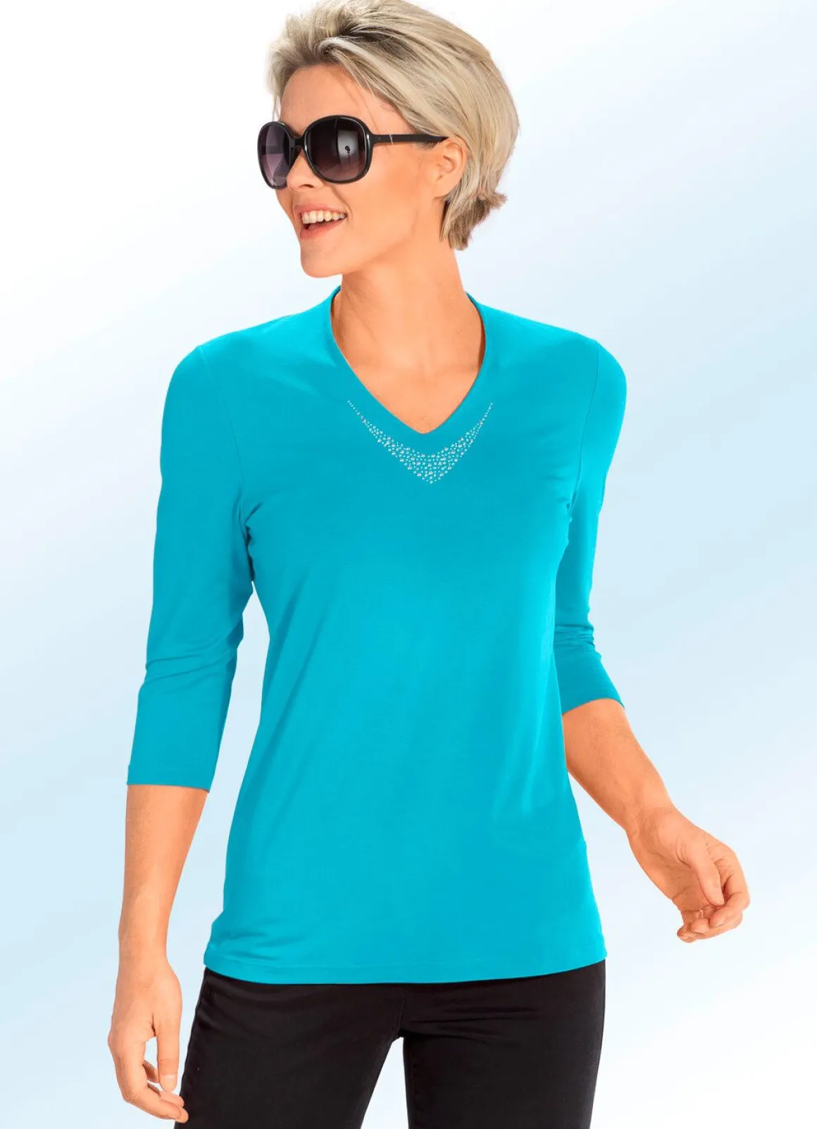 Shirt mit V-Ausschnitt in 5 Farben