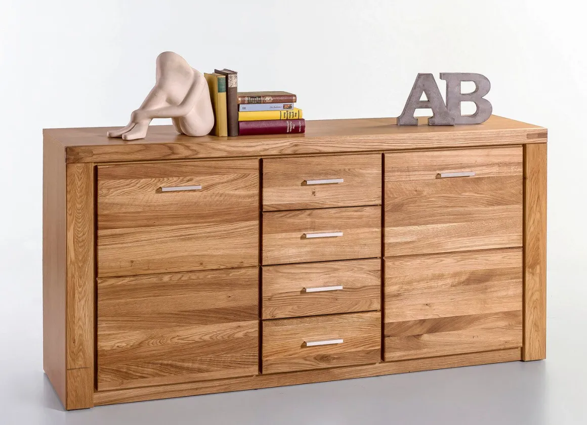 Sideboard mit Massivholzfronten