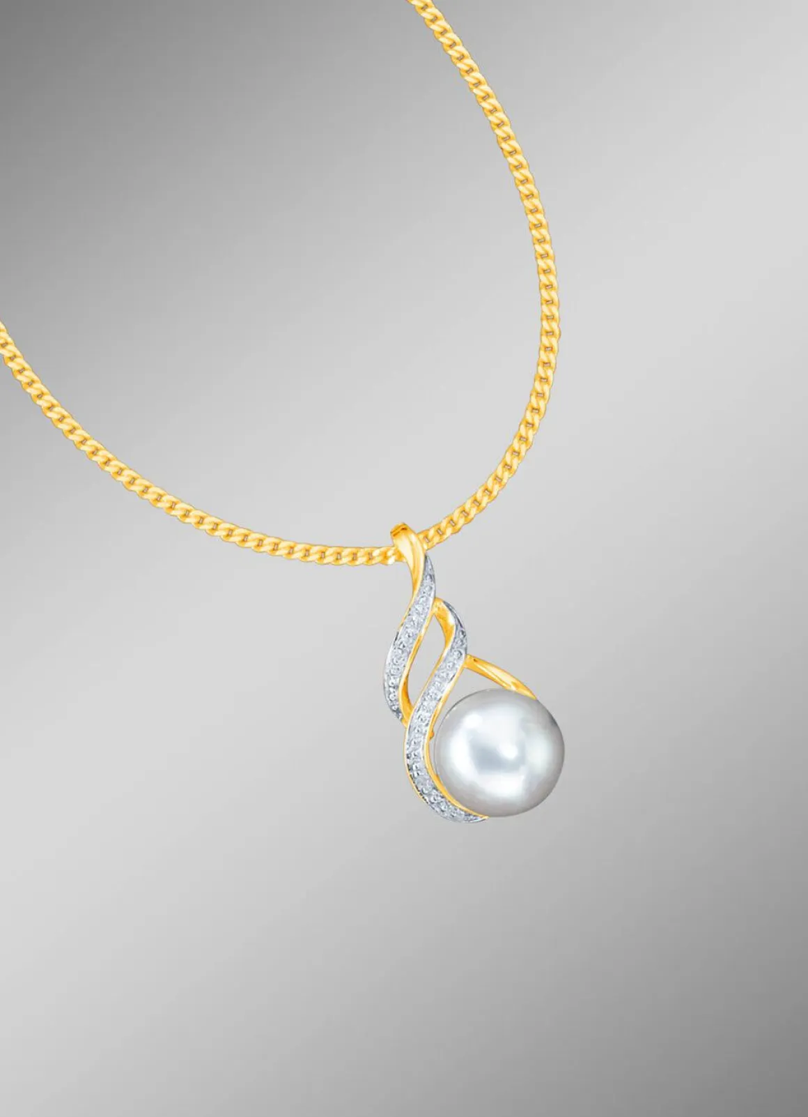 Stilvoller Anhänger mit Kette