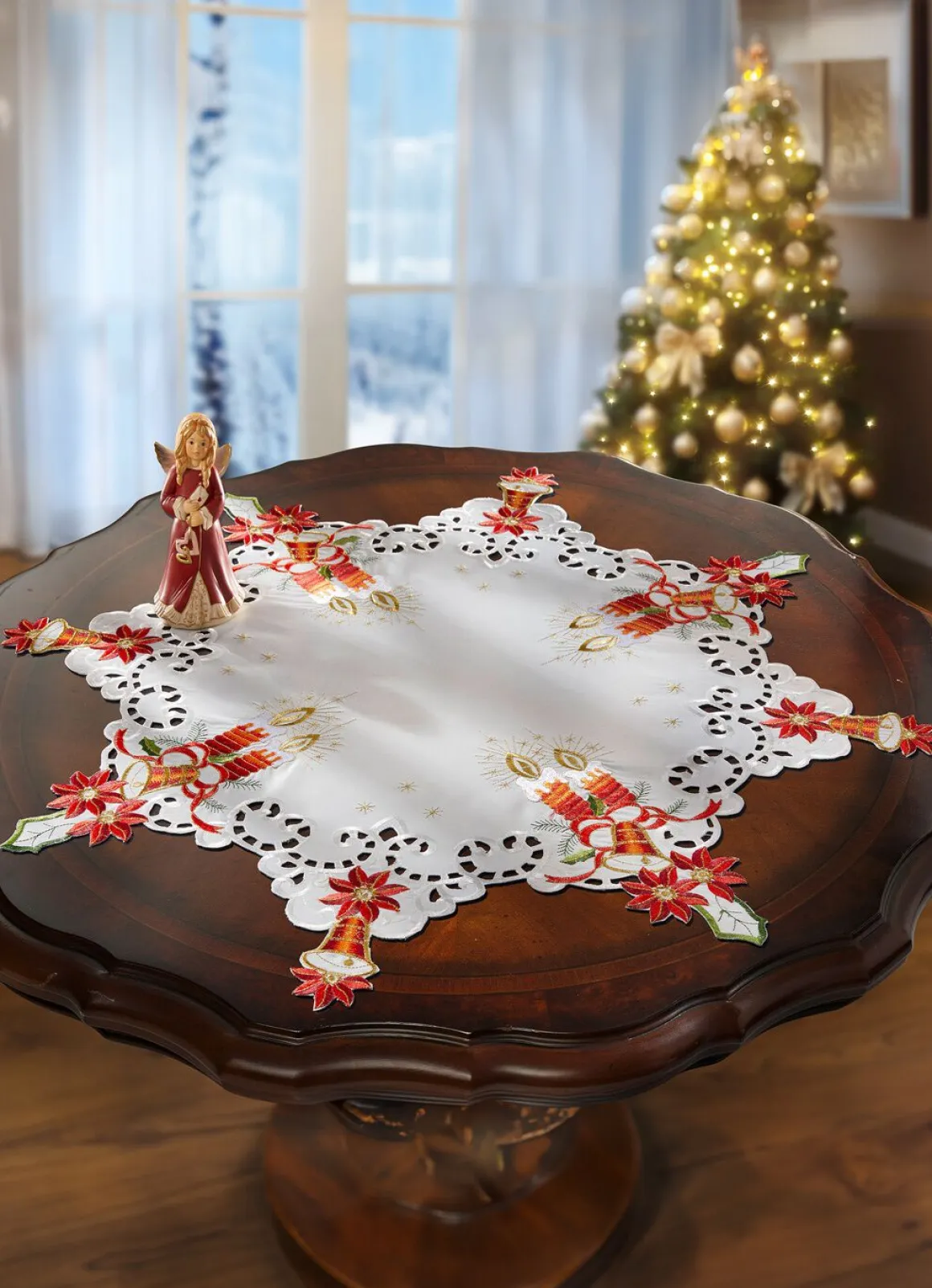 Tischdecke Stern mit filigraner Stickerei